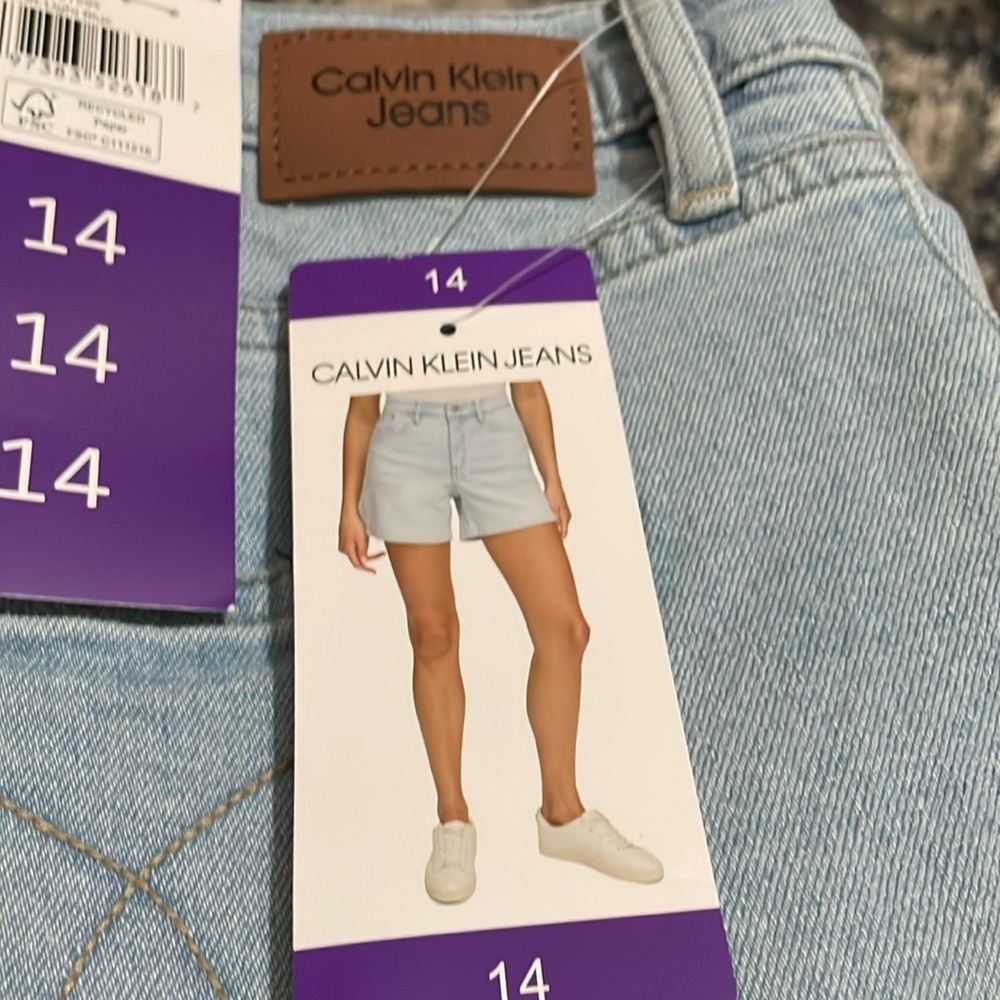 Woman’s Calvin Klein short